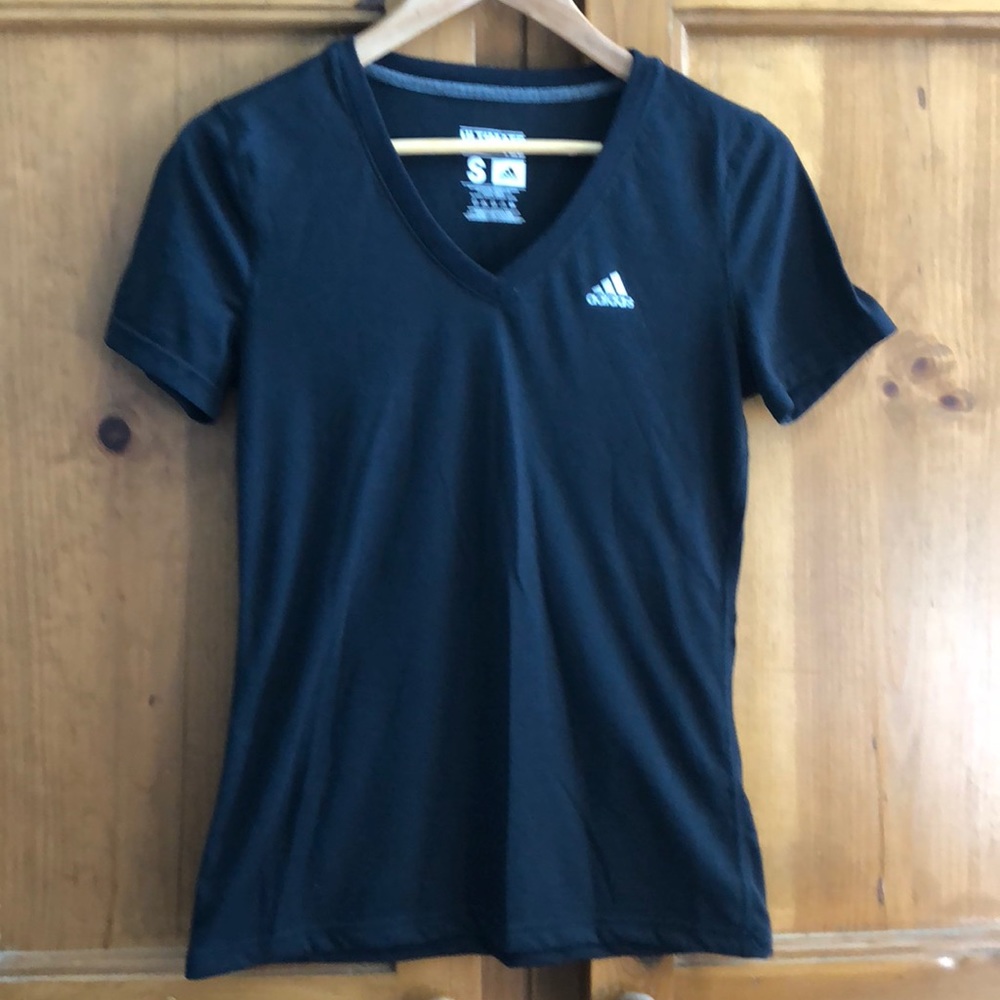 EUC Adidas v-neck tee